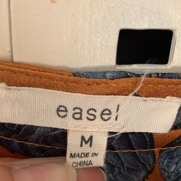 Easel Floral Top - Picture 4 of 8